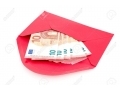 une enveloppe avec de l'argent